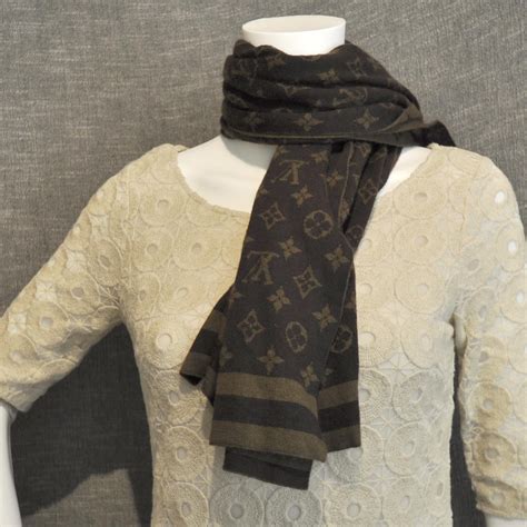 louis vuitton scarf and hat set|louis vuitton cashmere scarf price.